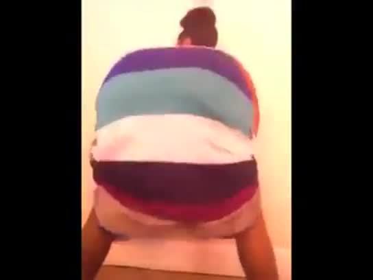 Big ass booty clapping