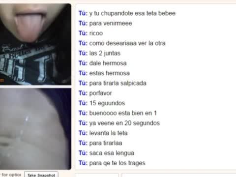 Tetona se chupa su teta mientras le doy leche en Omegle