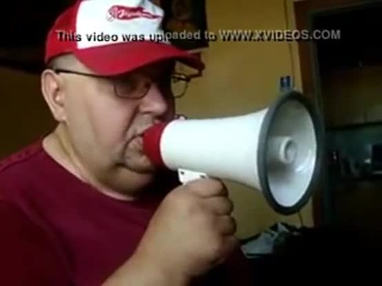 BIG TITS SZYSZ PLAYS WITH THE MEGAPHONE