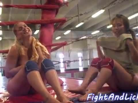 Wrestling lezzie gets pussylicked by eurobabe