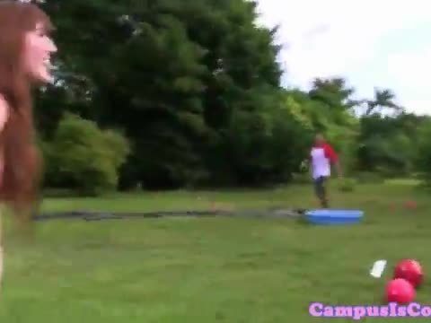 College amateurs fuck and suck in the park