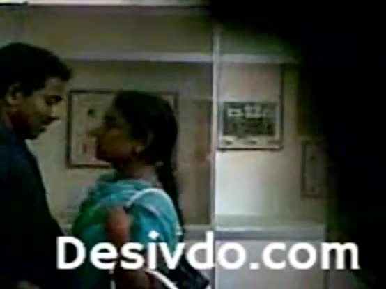 Desi boy and Girl romance in Office caught Desivdo