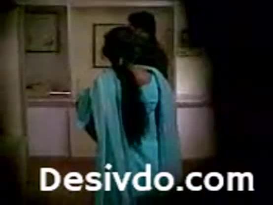 Desi boy and Girl romance in Office caught Desivdo