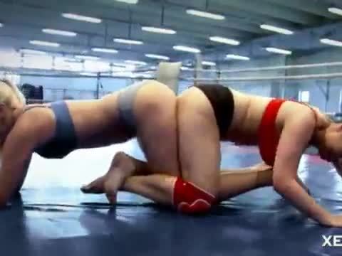 Kickboxing lesbos fight for fun