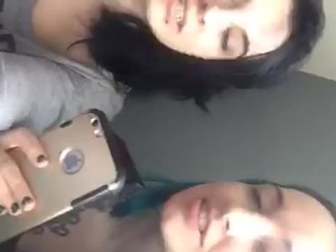 Livestream of FoxyFarrah and BlackxRose92