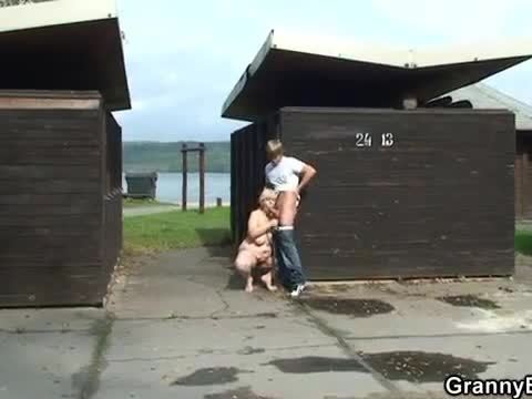 Old blonde gets fucked in the public changing room