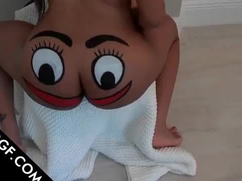 Sexy Choco girlfriend flashing her painted ass